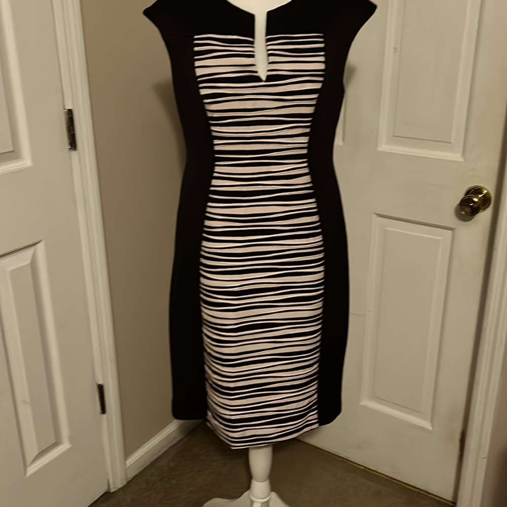 Women’s evening dress connected apparel size 10 cream/ black excellent condition